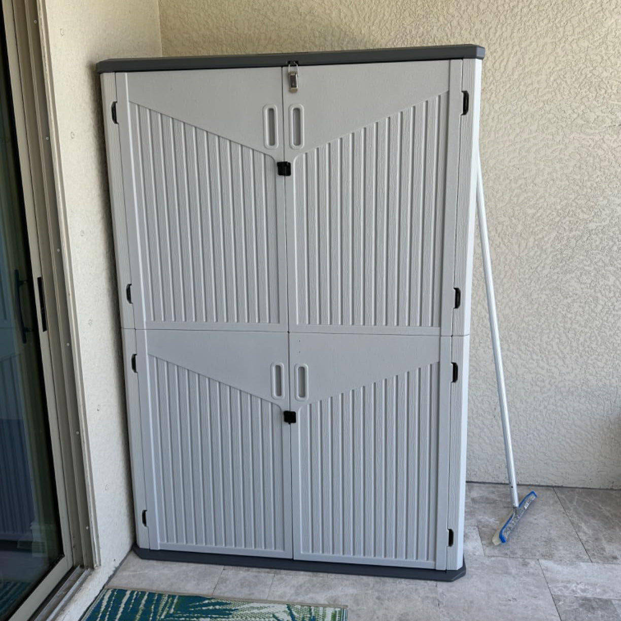 Resin Utility Storage Cabinet with Floor