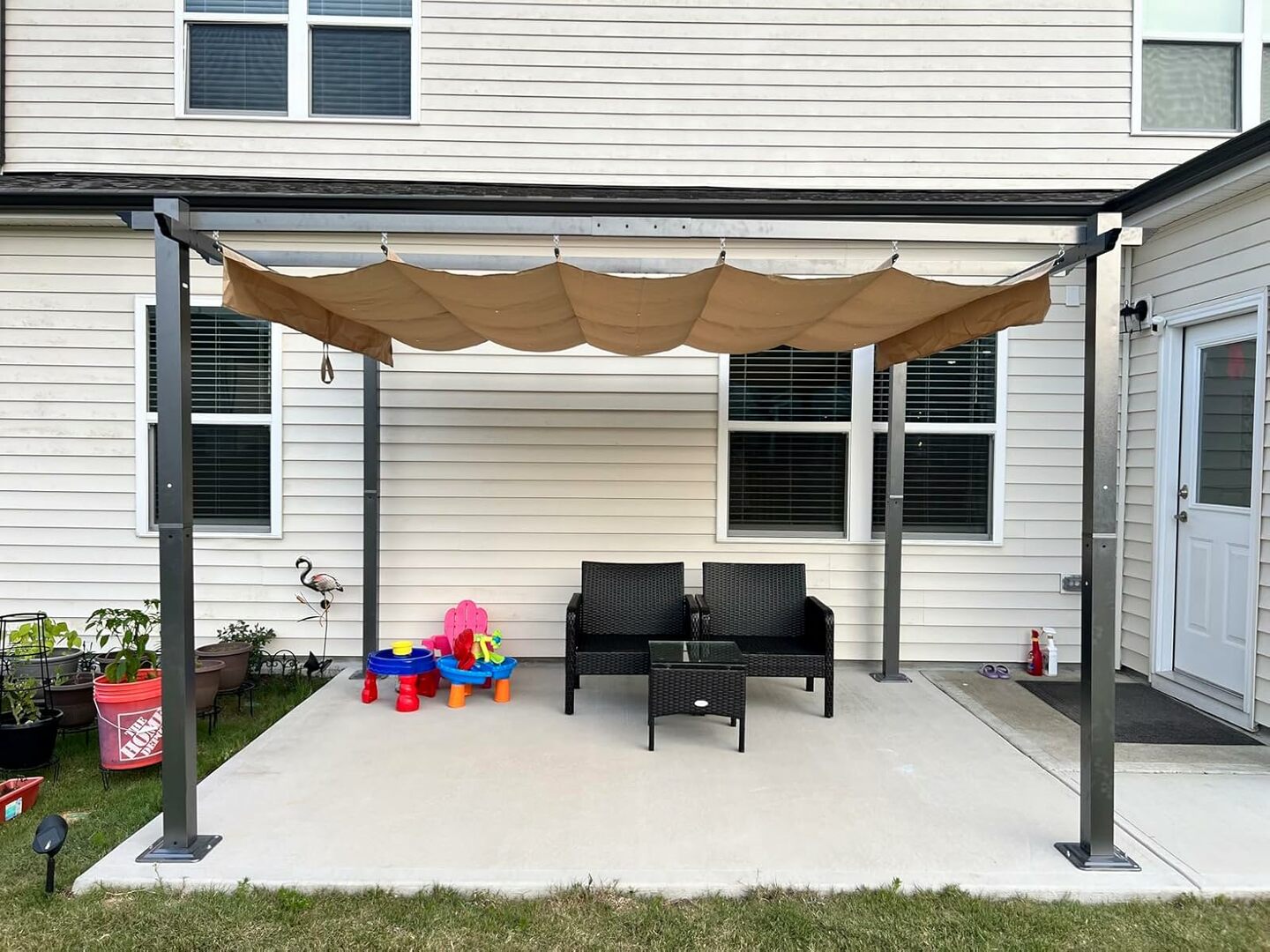 Retractable Pergola with Sun Shade Cover