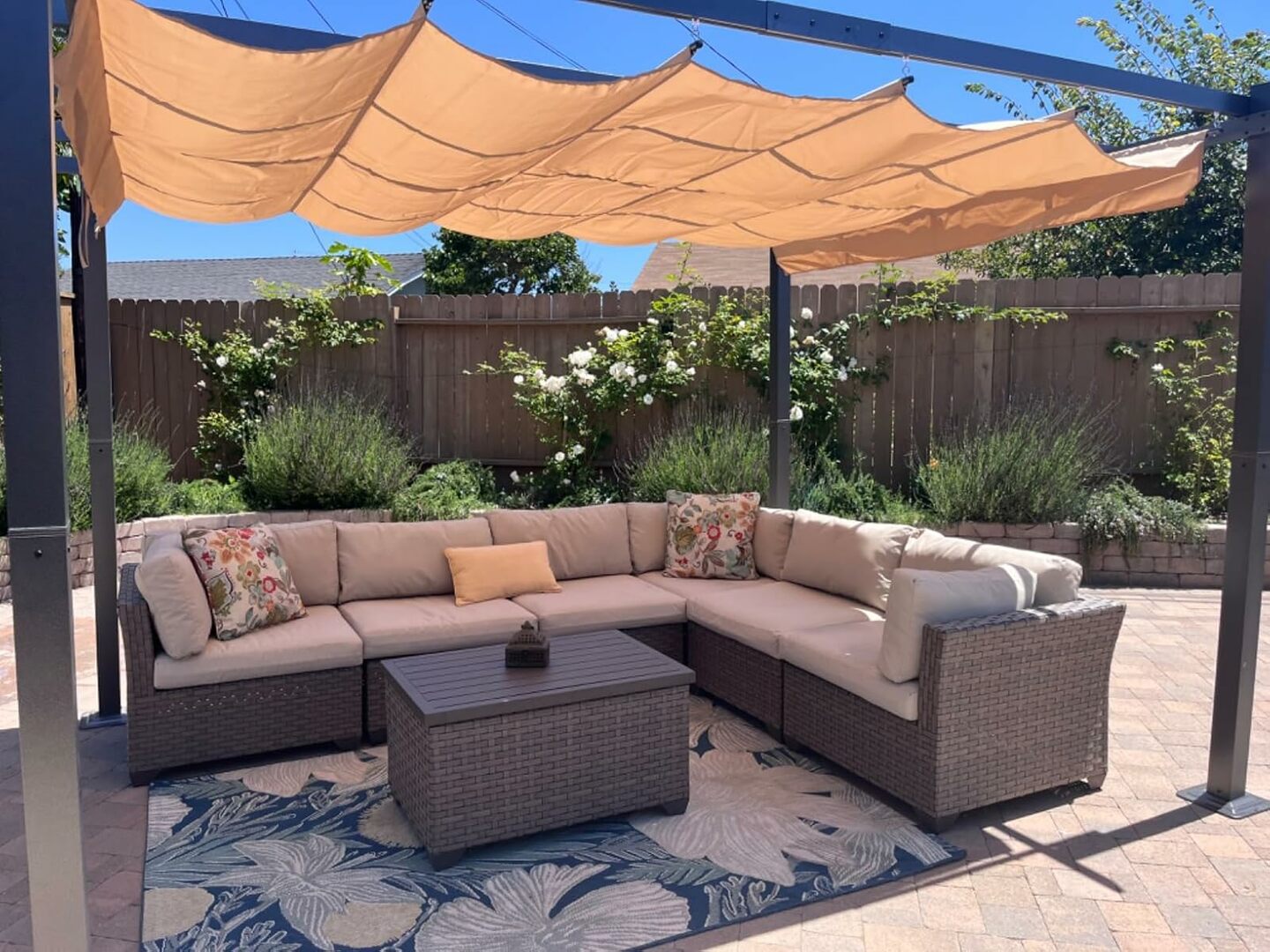 Retractable Pergola with Sun Shade Cover