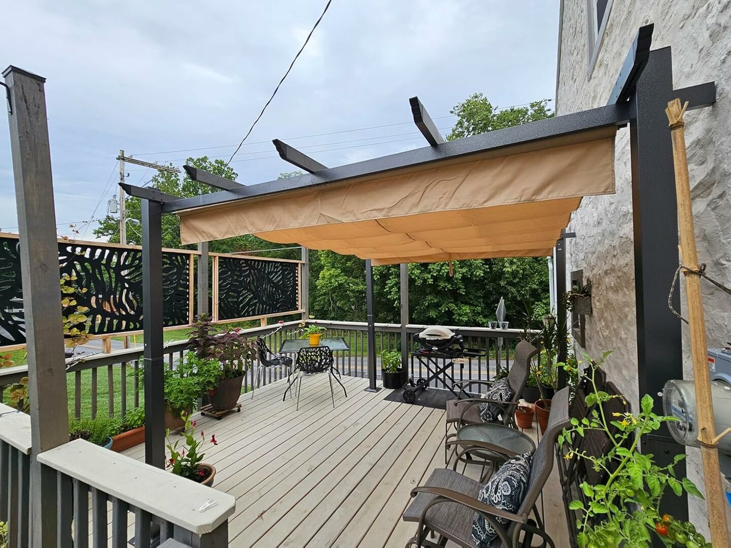 Retractable Pergola with Sun Shade Cover